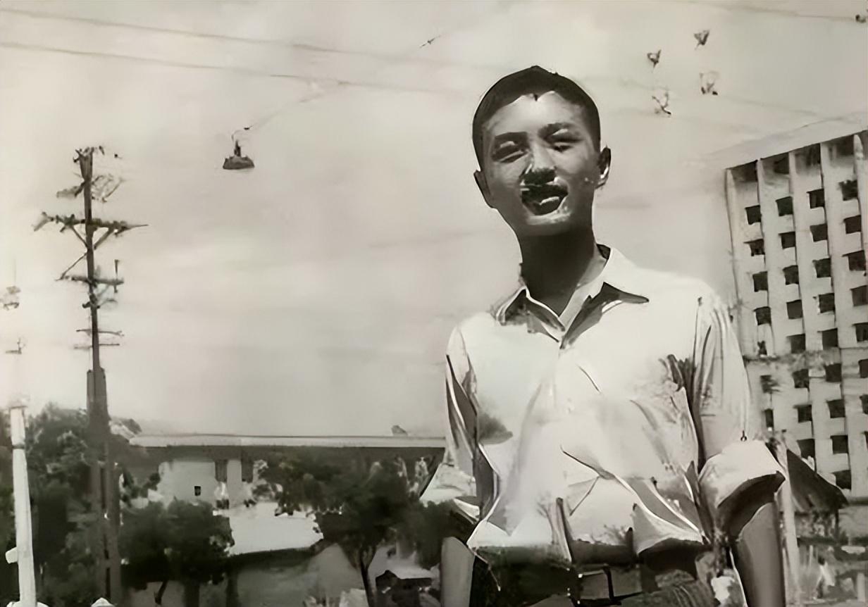 其中便有王石的第一任妻子王江穗.