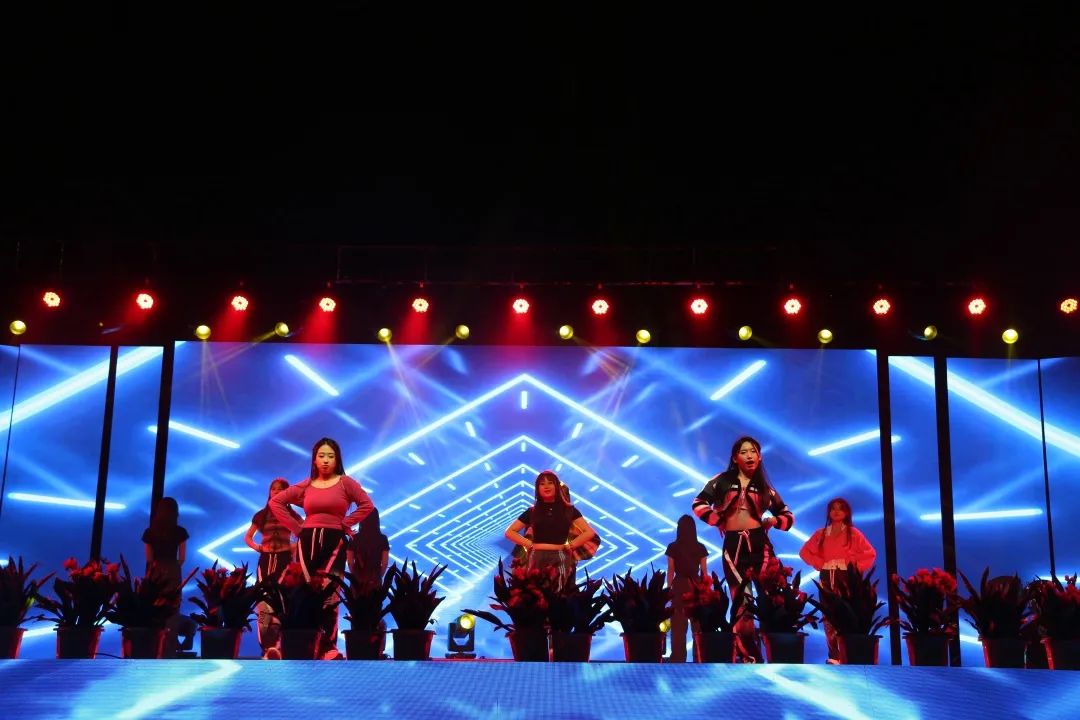 西安医药科技职业学校迎新晚会超燃现场来啦