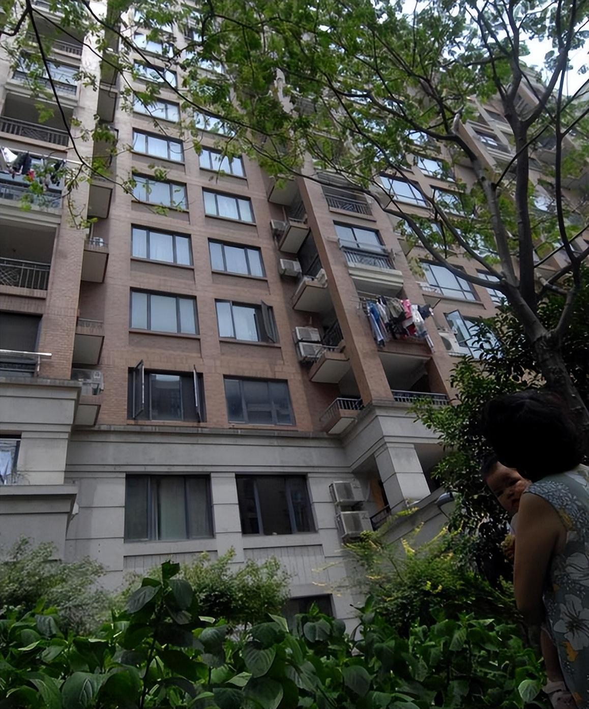 2011年浙江女子救下坠楼女童却被逼反捐200万结局如何