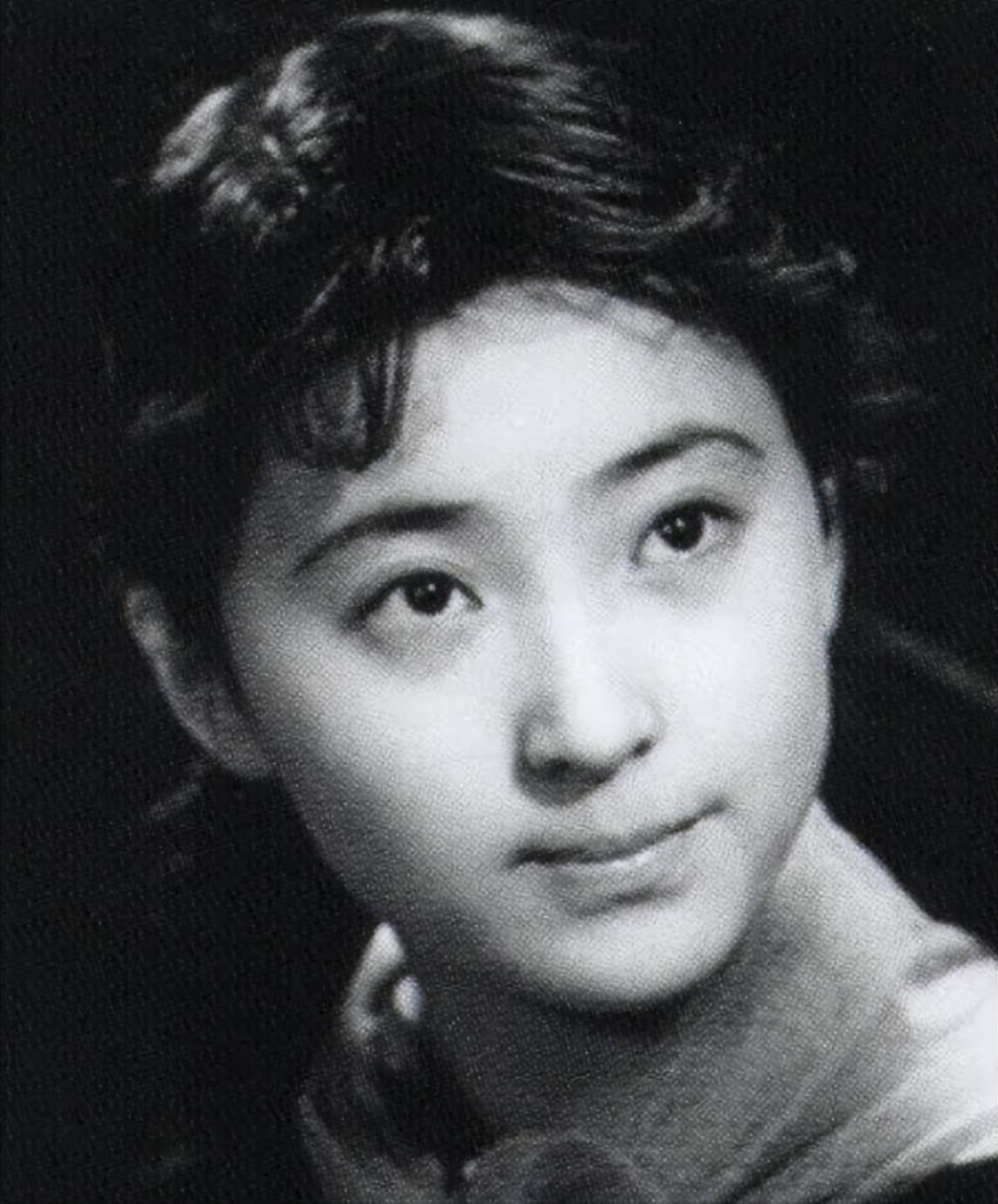 她的第二任丈夫郝彤是支持陈晓旭转行经商的动力,是她创业的一个契机.