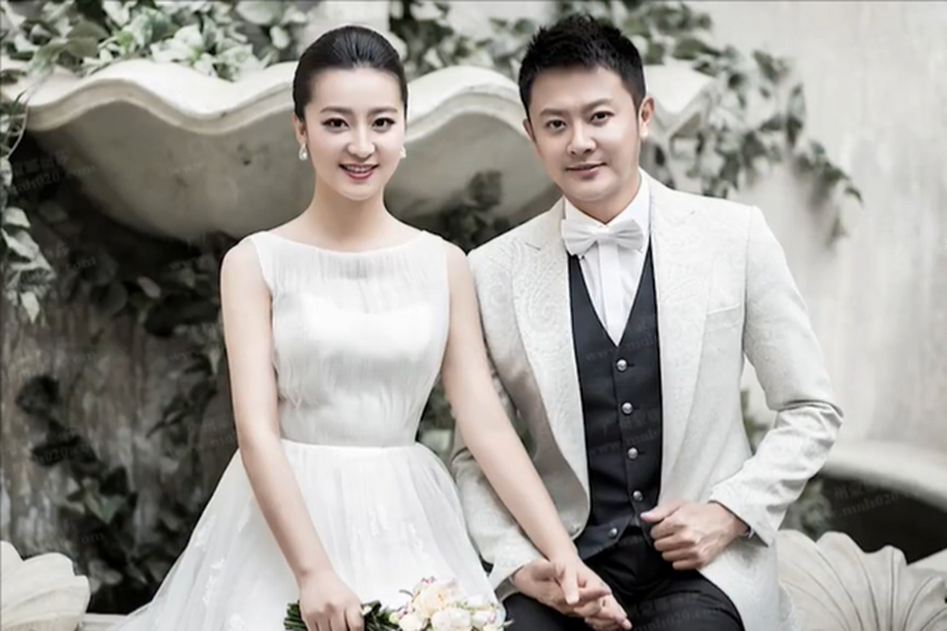 2014年,印小天向哈琳娜求了婚,哈琳娜说:"我是硕士学历,家族企业,愿意