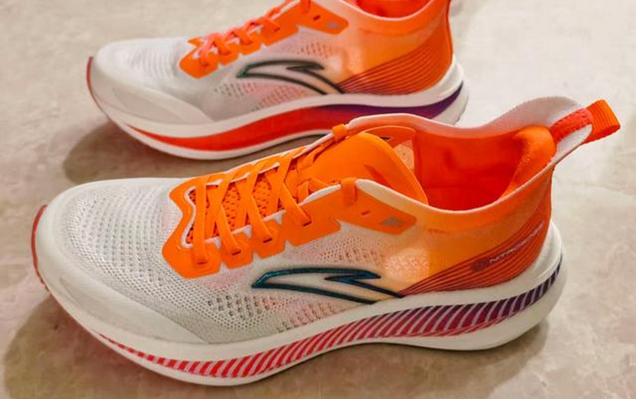 跑鞋推荐# 安踏 马力-轻便透气,大众碳板  【适合人群】脱离了新势谮