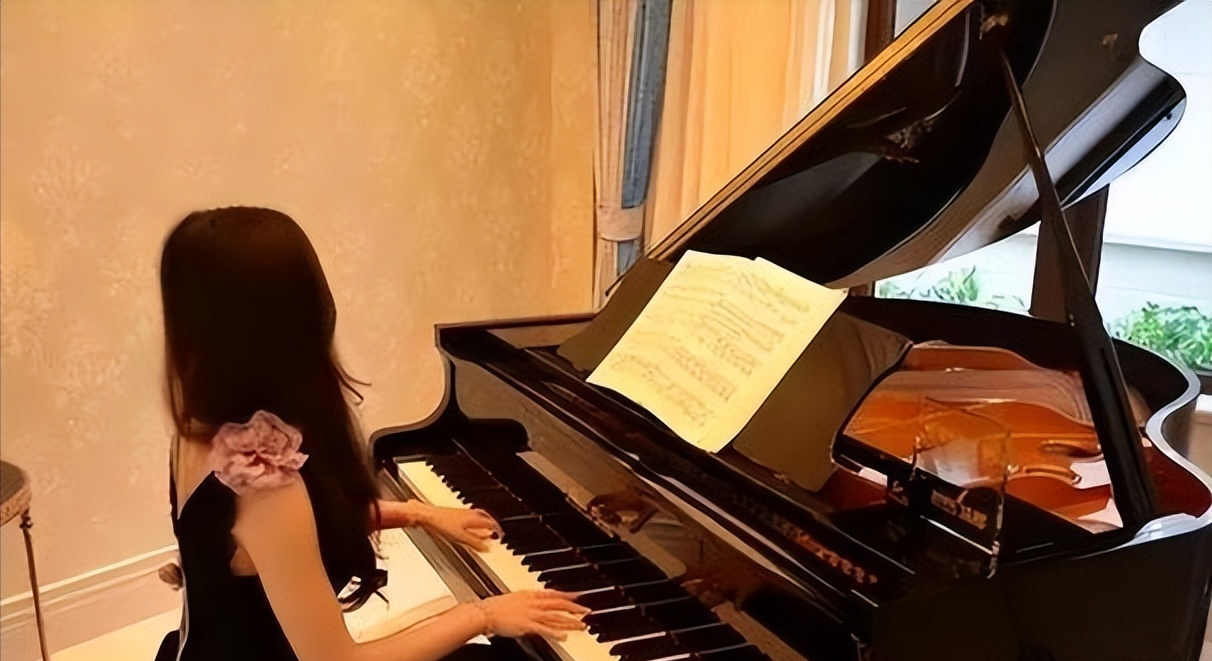 回顾10年前放弃高考凭7门满分考入剑桥大学的黄雨桐回国了吗