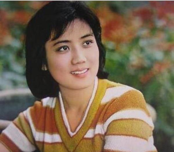 回顾演员张金玲前夫徐敏再婚后带娃嫁富商的她生活状况如何