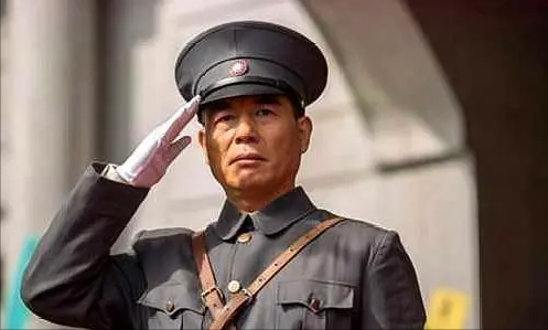 朱老总率军经过两个结拜兄弟防区一个装聋作哑另一个两肋插刀