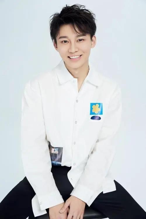 回顾笑麻了原来他们是亲父子看似八竿子打不着但长相骗不了人