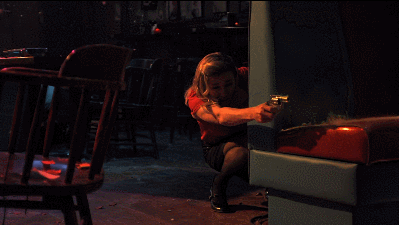 各种打:反复打:拉丁尤物拼死干掉一众探员,但自己也不幸中弹身亡;纳粹