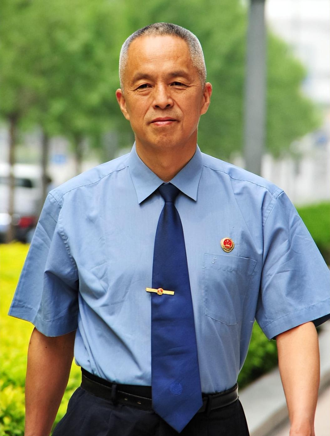 回顾:农民工因买绿马甲,被判13年,差15天刑满时,法院: