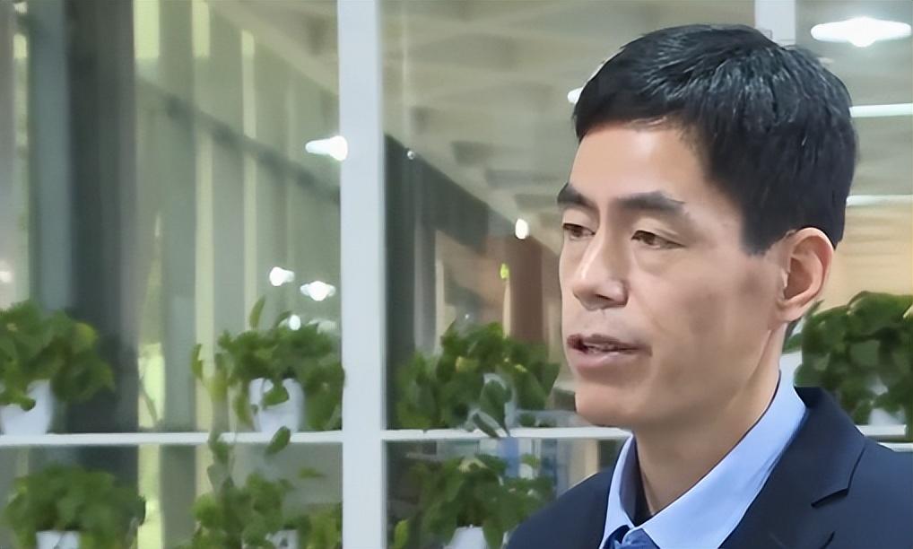 王新宇猜想两人是不是回了老家,他先是找到了李文秀的老家新化,家中没