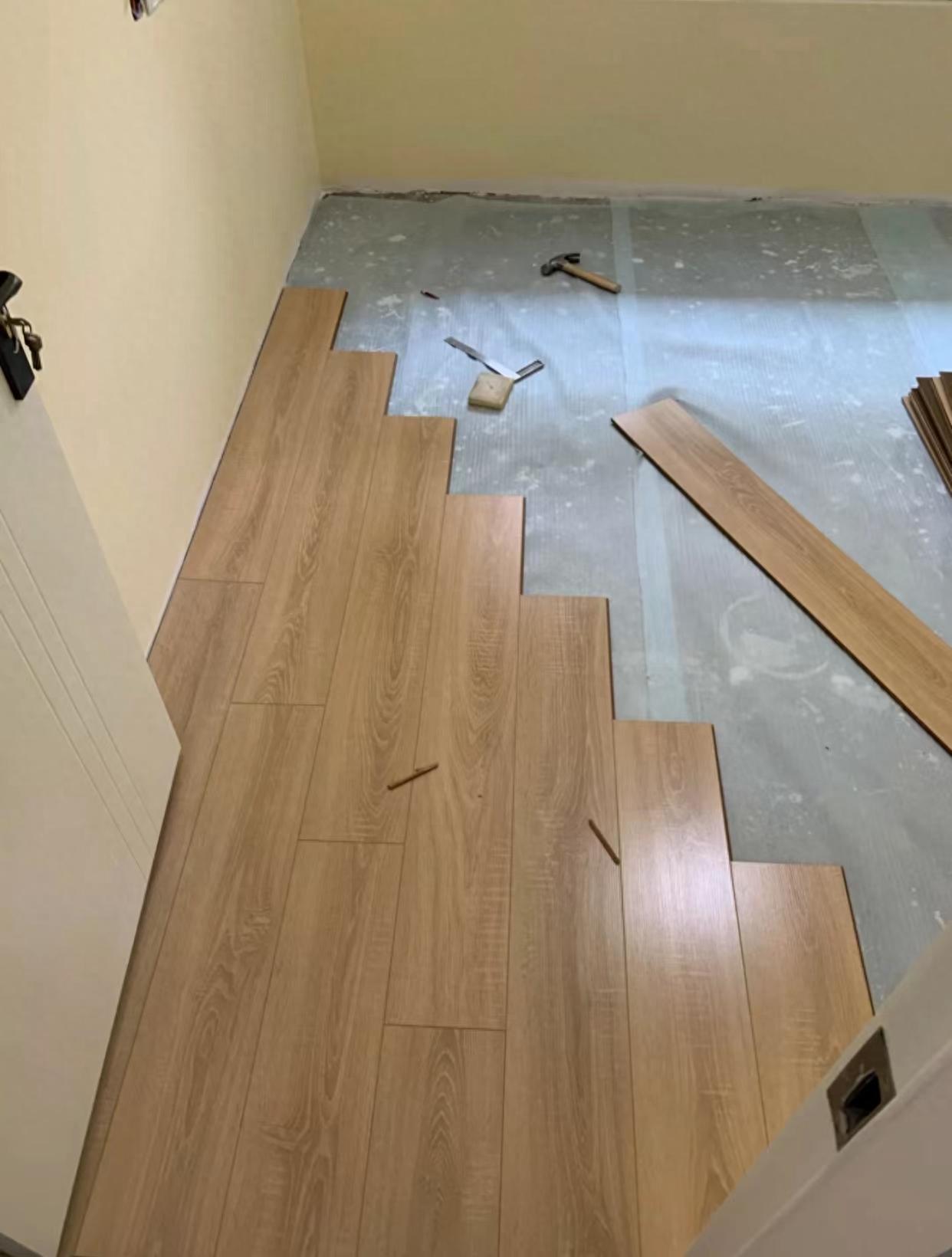 越来越多的家庭不通铺木地板了?学外国人的做法,美观无甲醛