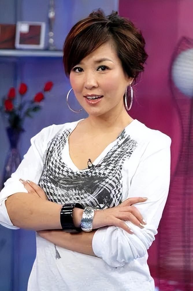 回顾主持人李静从央视裸辞自己当老板嫁给史可的前夫不后悔