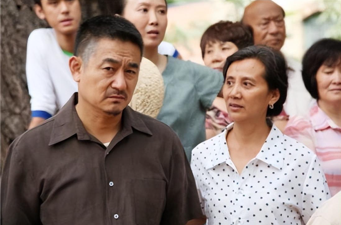 回顾李洪涛曾是铁路工人娶老师的女儿为妻结婚30年零绯闻