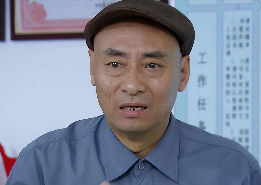 因为他是一个少见的演员,他曾经这样评价自己:"怪异,徒然,好像有哪里