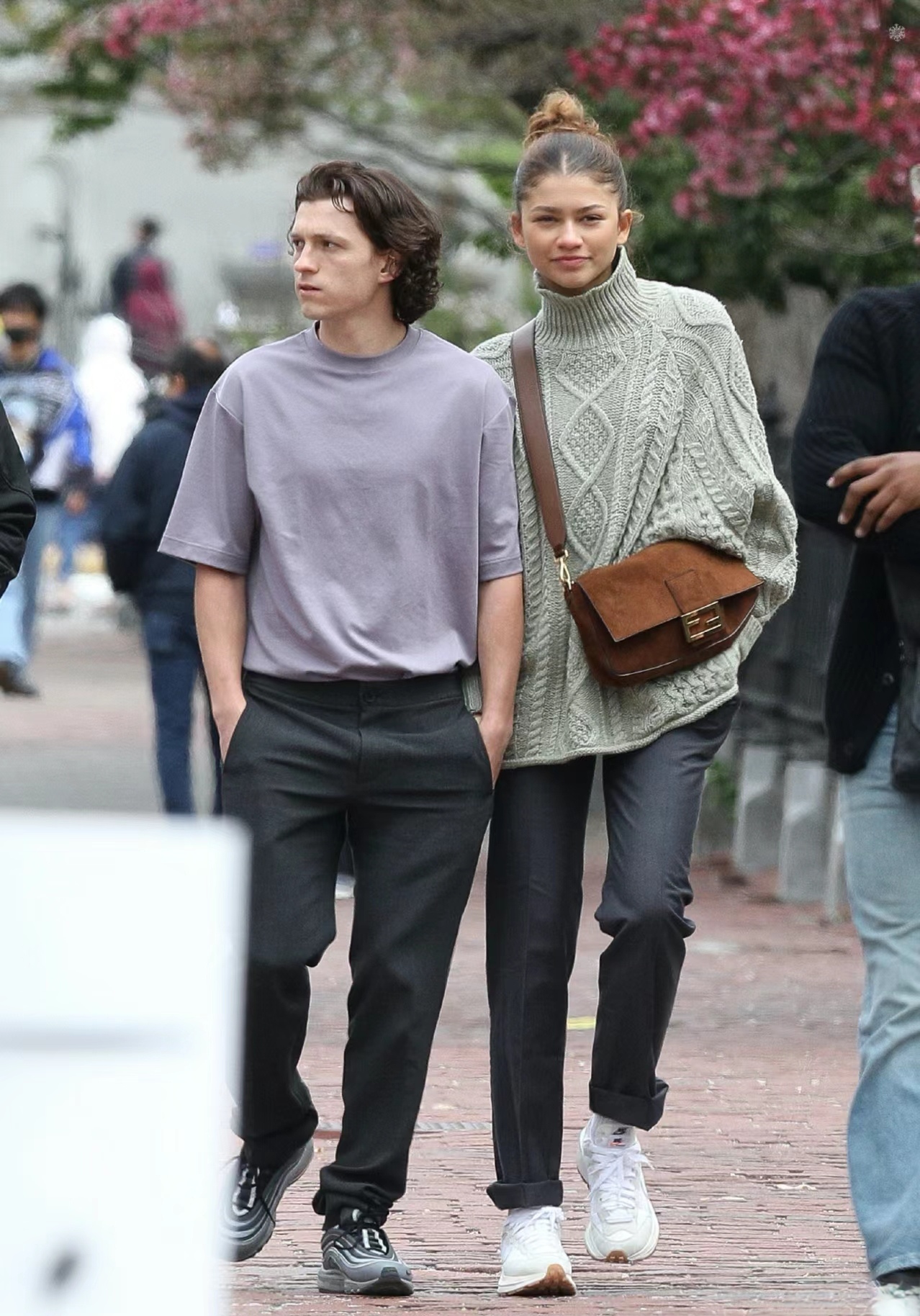 赞达亚和蜘蛛侠荷兰弟,因合作拍摄电影《蜘蛛侠》生情,从2017年至今