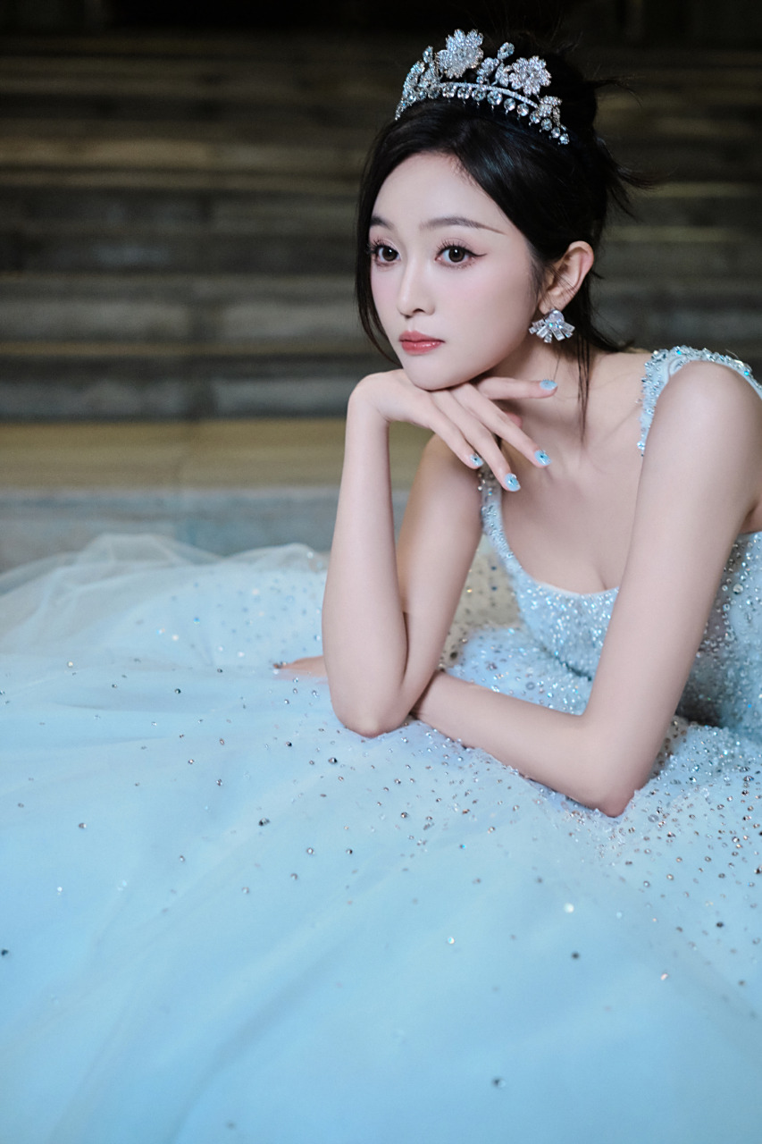 吴宣仪白色婚纱裙,浪漫甜美 #吴宣仪