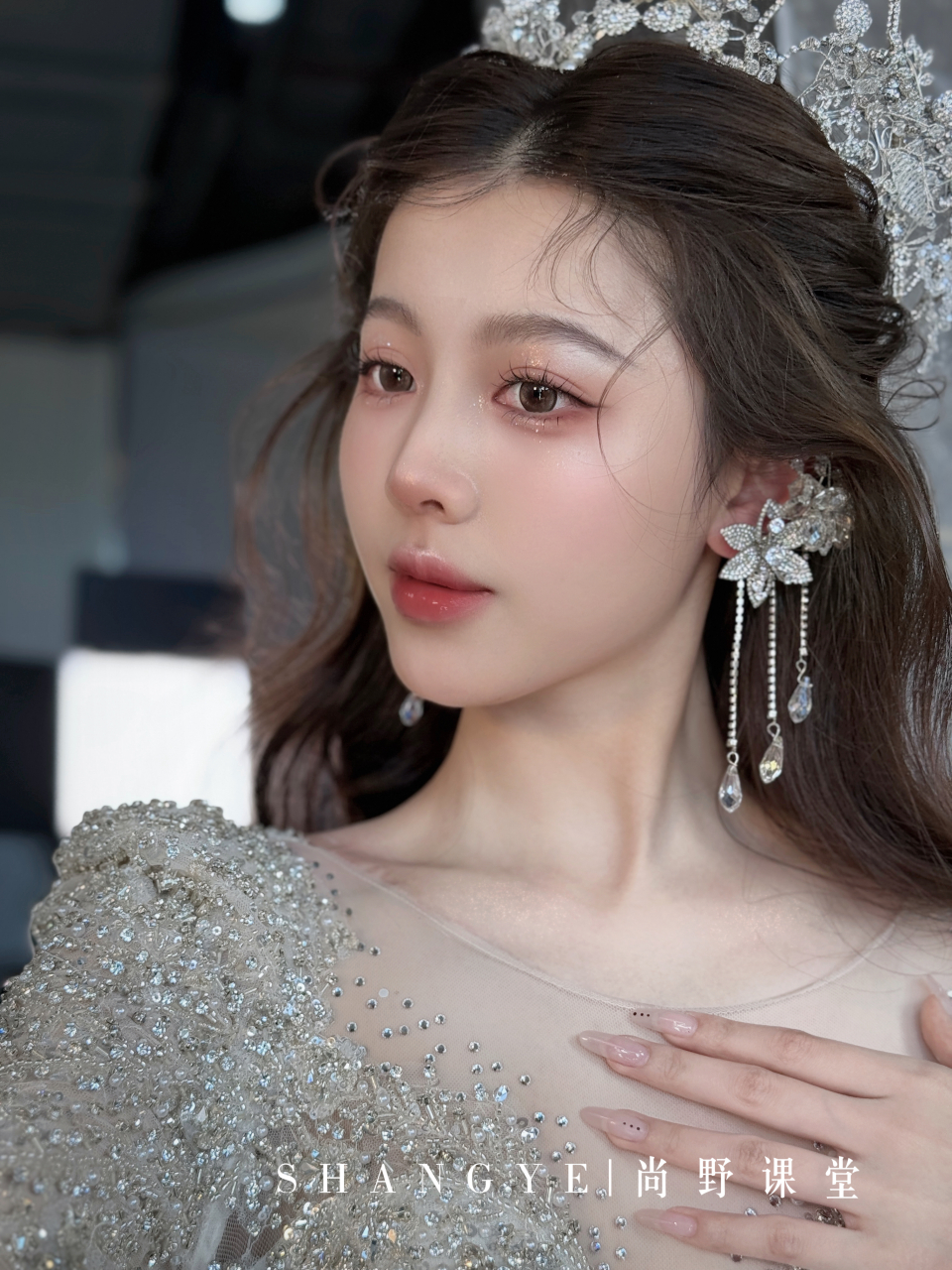 尚野新娘|皇冠主纱造型 简约披发纹理,简单快速 高级感眼妆搭配 梦幻
