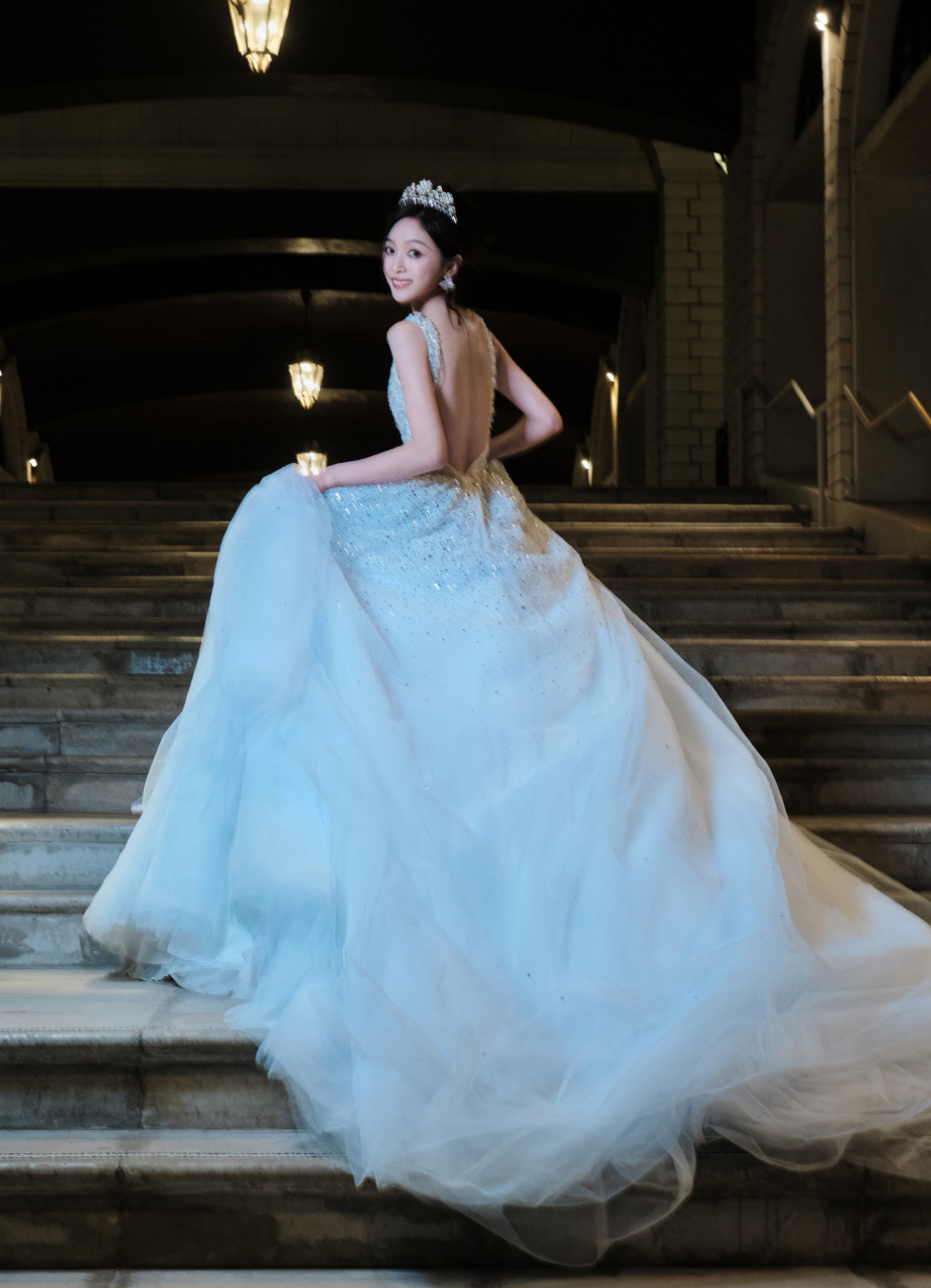 吴宣仪白色婚纱裙,浪漫甜美 #吴宣仪