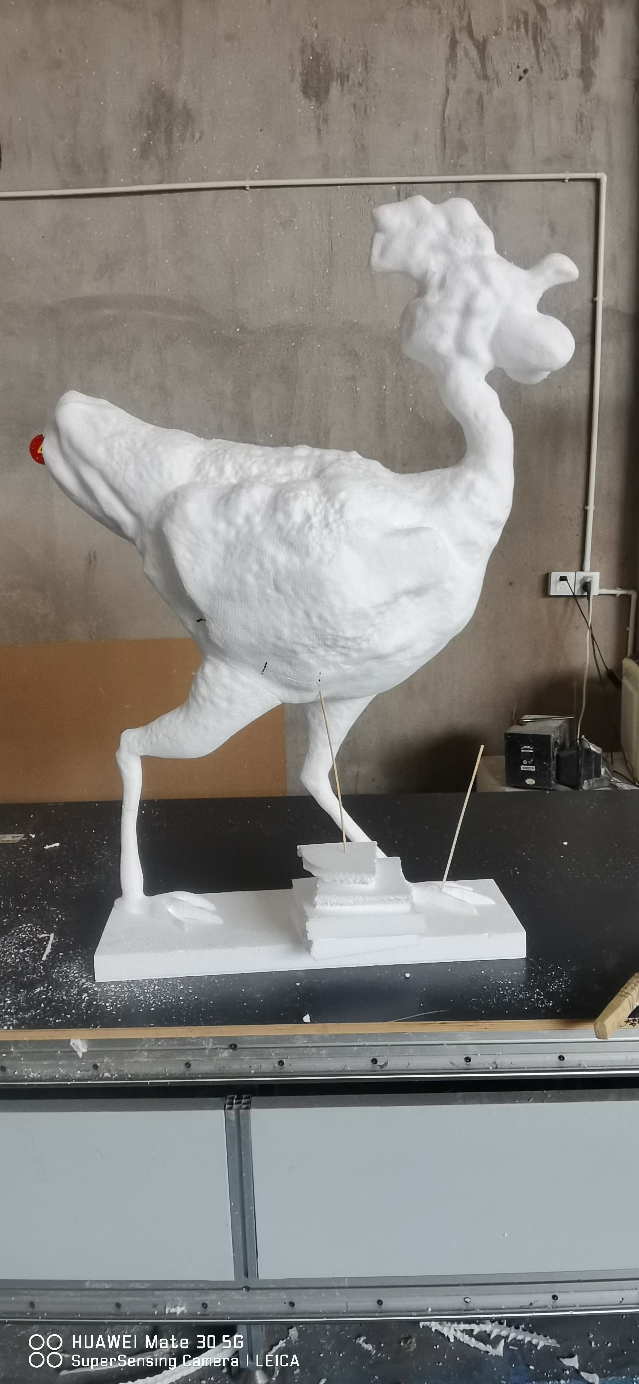 创作出各种形态各异的泡沫雕塑作品