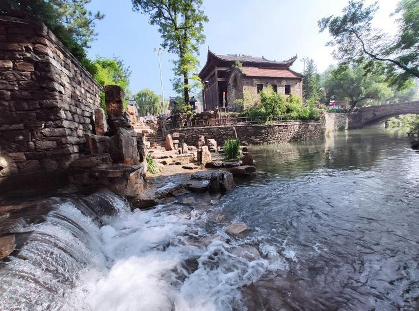 石匣村位于济南市章丘区官庄街道南部山区,是官庄南部山区的第一大村