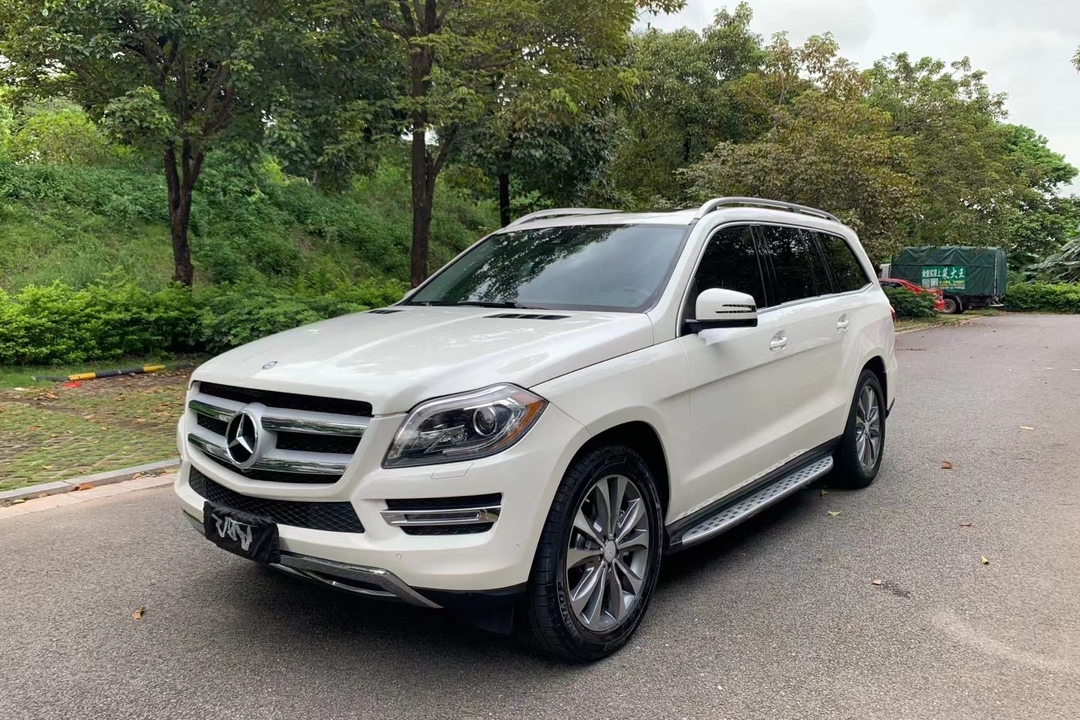 16款奔驰gl450,珍珠白米白内饰典雅豪华,配备便捷功能及电动记忆方向