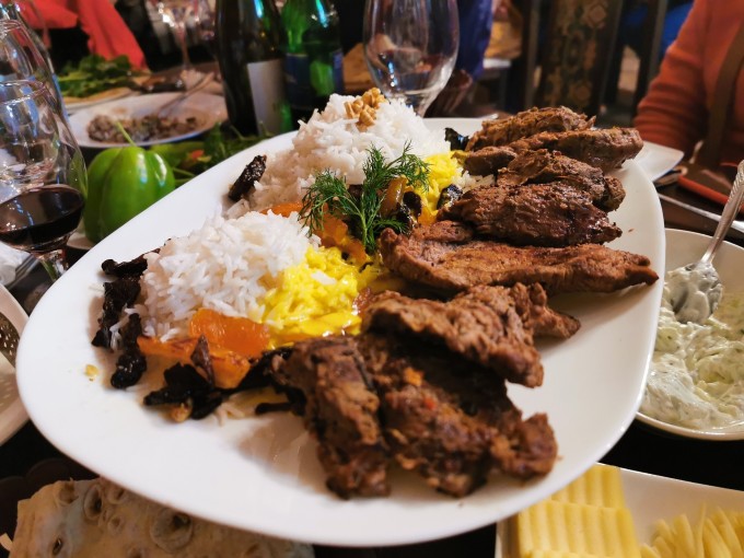 一个以烤羊肉串出名的国家,技术堪比新疆