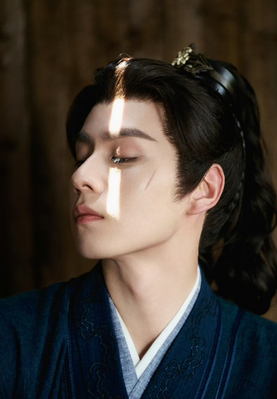 胡一天这个古装造型不错,有点想看这部剧了.