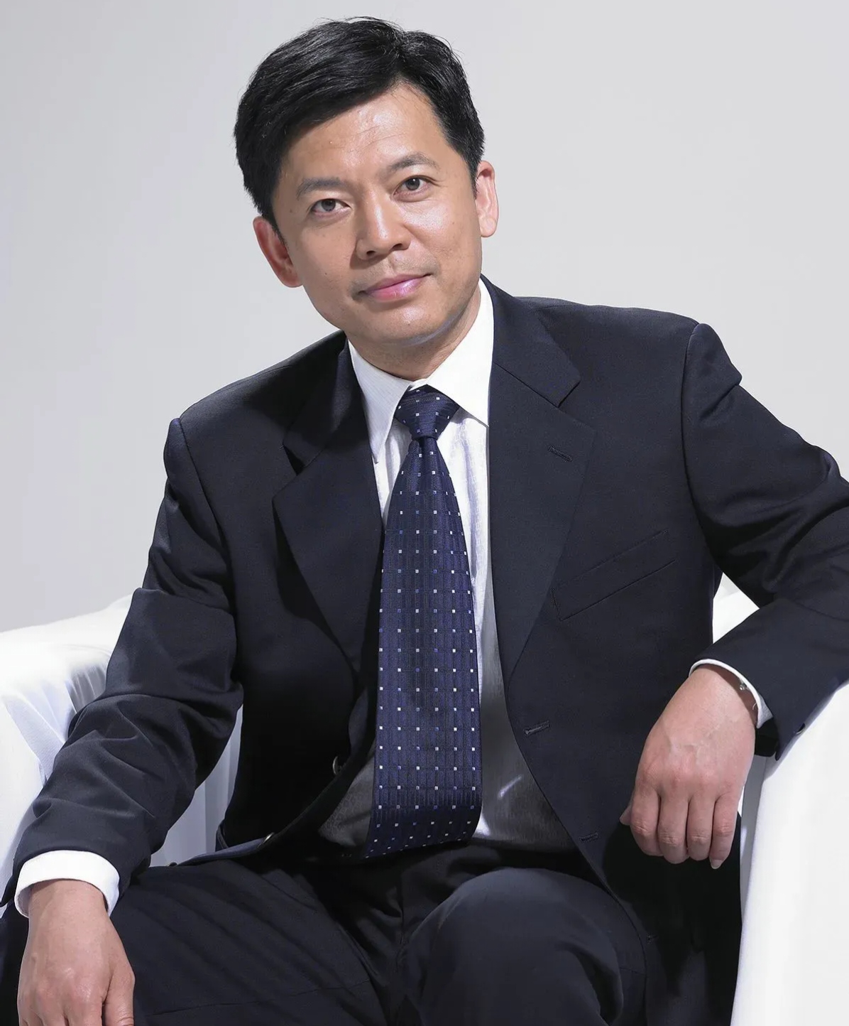何政军说我们家一共有五个孩子我是最小的我们都是在部队里出生的