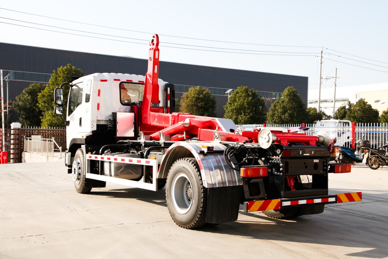 大运致胜14吨勾臂垃圾车