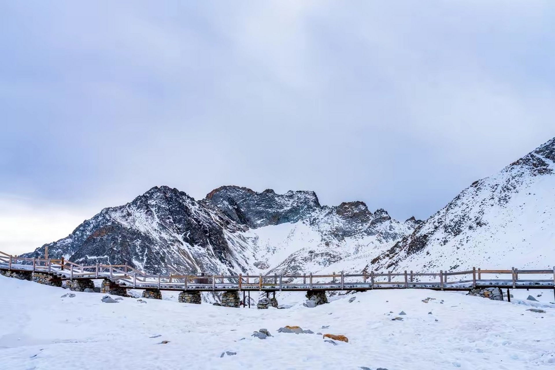达古冰川,一个深藏在四川省藏族羌族自治州黑水县芦花镇马桥的秘境