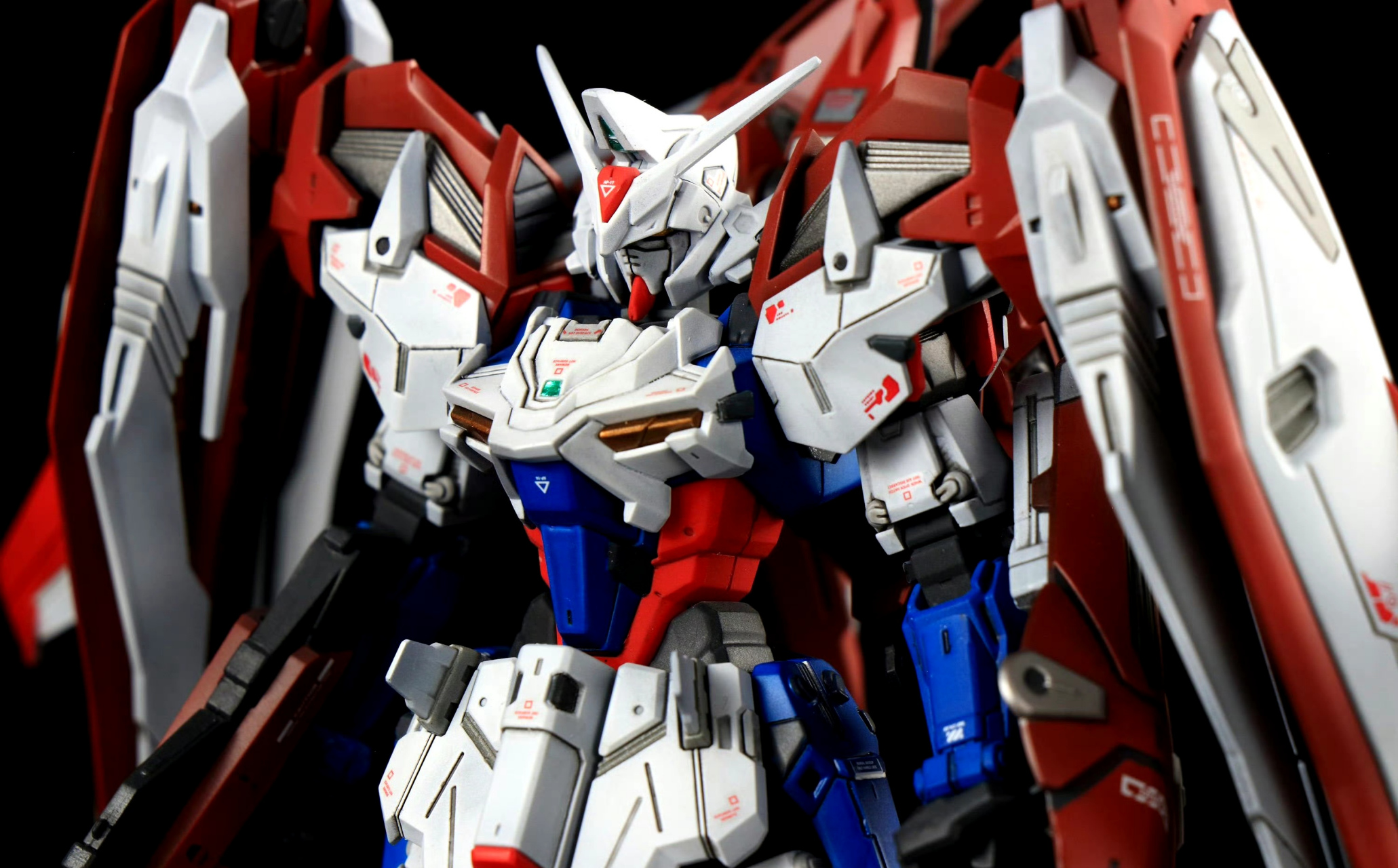 模型欣赏:机动战士高达w hg 音速高达,机体出自同名动画的外传作品,是