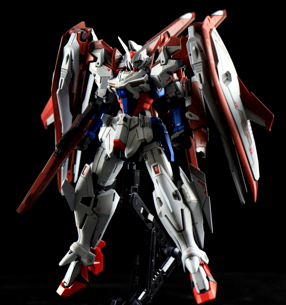 模型欣赏:机动战士高达w hg 音速高达,机体出自同名动画的外传作品,是