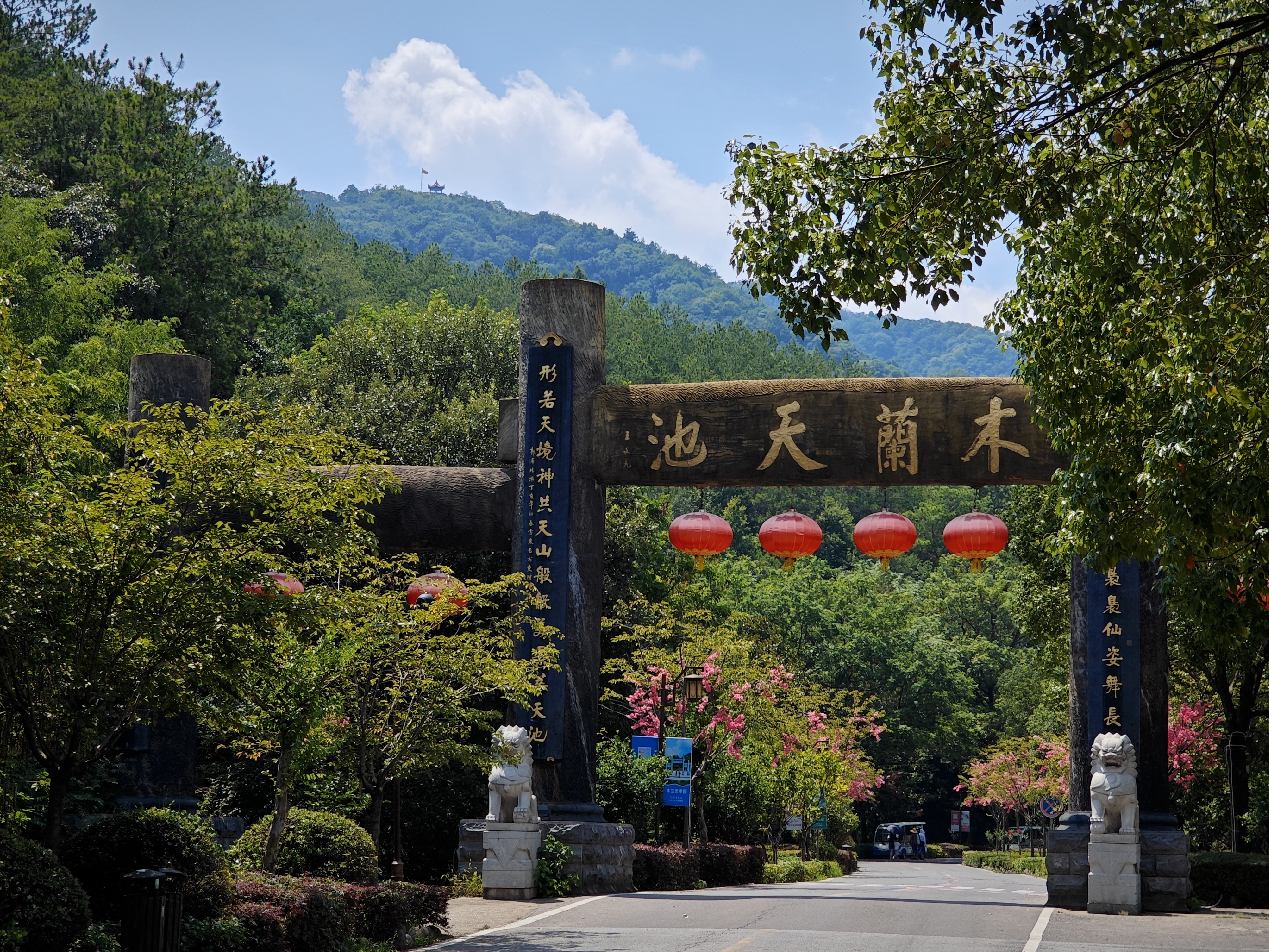 武汉木兰天池旅游攻略  探索之旅:选择自驾游,从武汉出发,驱车前往