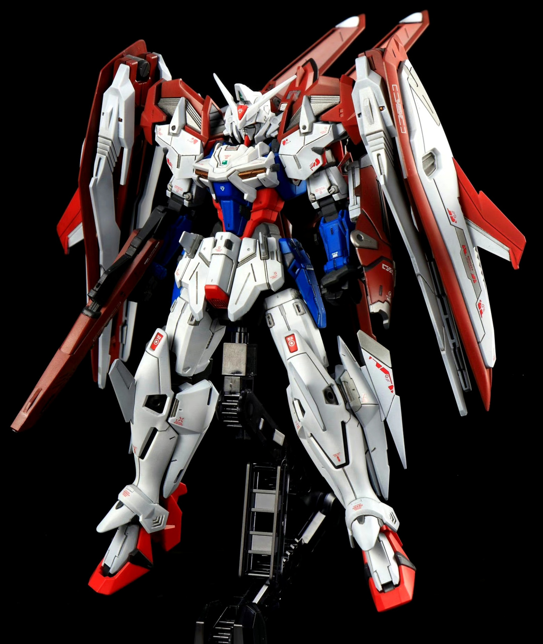 模型欣赏:机动战士高达w hg 音速高达,机体出自同名动画的外传作品,是