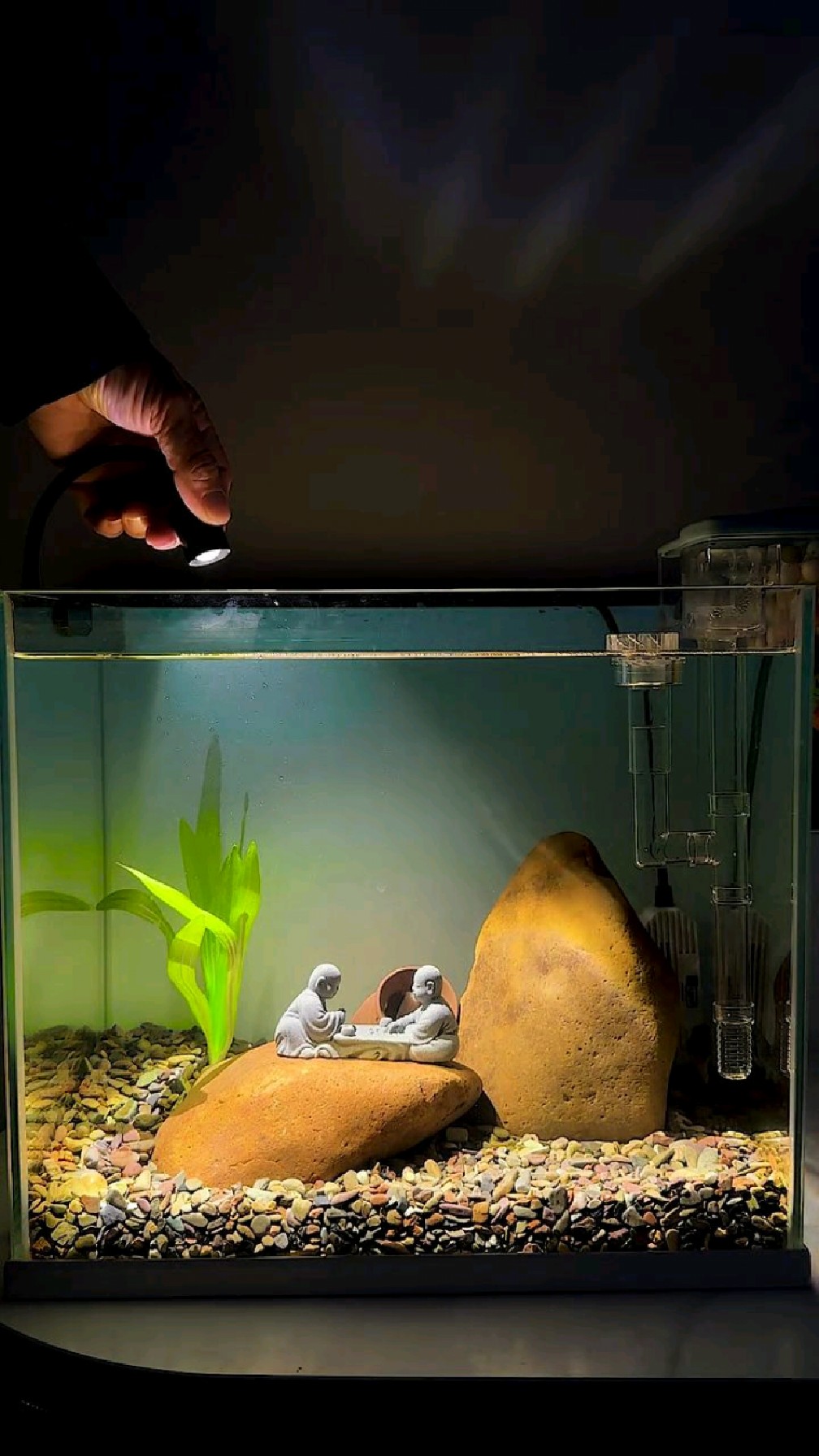 非常小巧的迷你小射灯,不仅亮度高,关键还能变焦,太有意思了