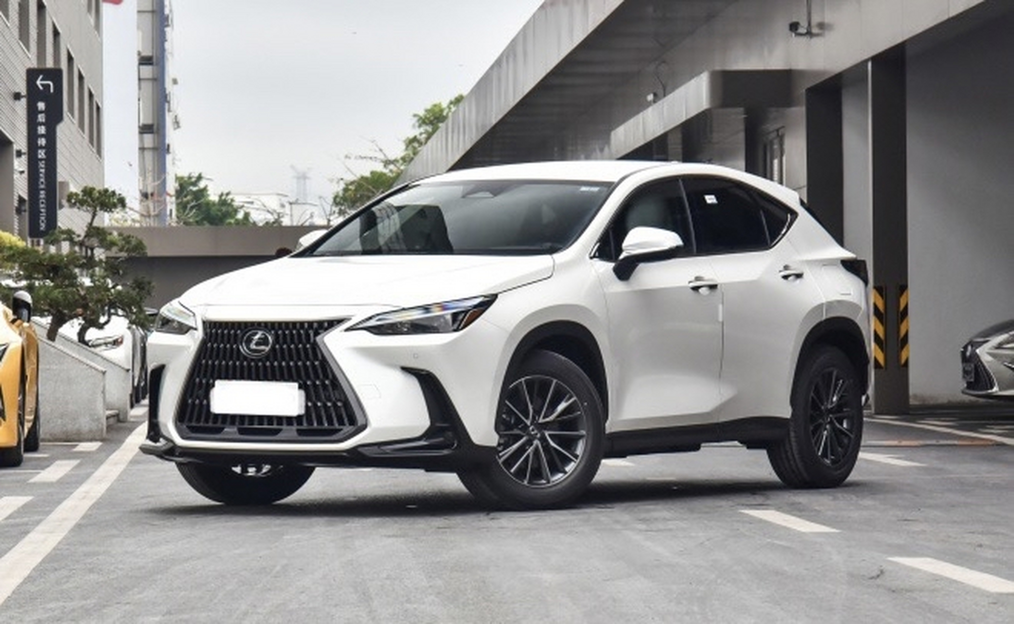 lexus雷克萨斯旗下中型suv2024款nx正式上市,新车共推出8个车型,售价