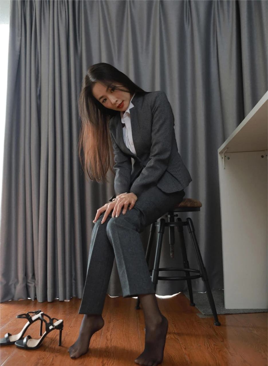性感职业小西装,黑丝袜美女#热引擎计划