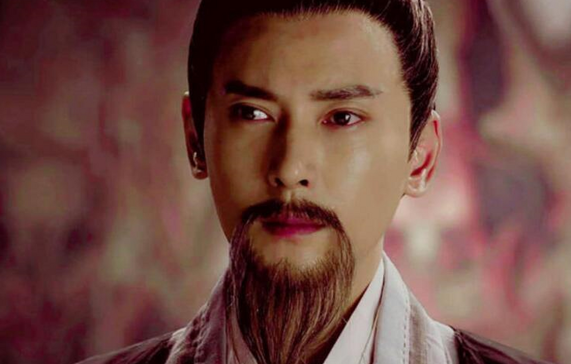 斗酒僧在阅读《九阴真经》后与王重阳斗酒比试,误伤林朝英.