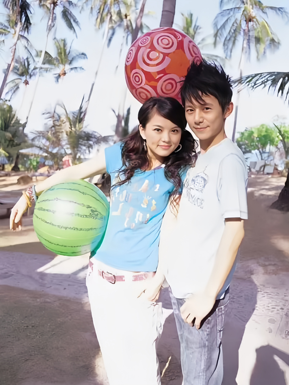 何炅与李湘的发型曾经也是潮流的代名词,只不过现在看来有点非主流,有