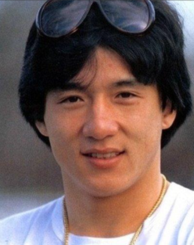 成龙断崖式衰老白发苍苍尽显老态网友泪目我不能接受