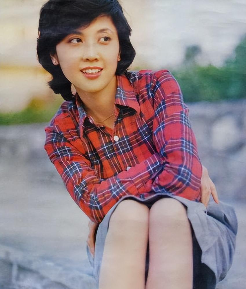 回顾朱琳72岁的她生活过成了如诗一般为什么她会选择丁克呢