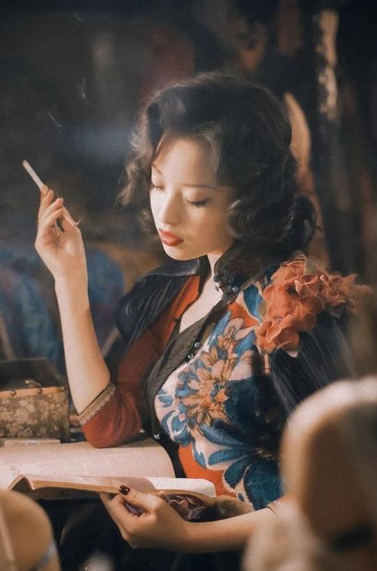 倪妮身材偏瘦但她有一种高级美张艺谋的眼光从来不会错