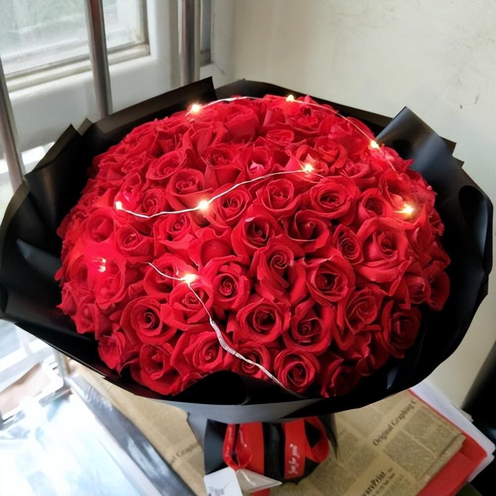 2017年,新加坡富豪为了女儿,当街捅死女婿被判8年