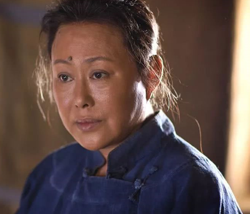 回顾斯琴高娃两次失败婚姻嫁大17岁丈夫儿子是她最大的烦恼