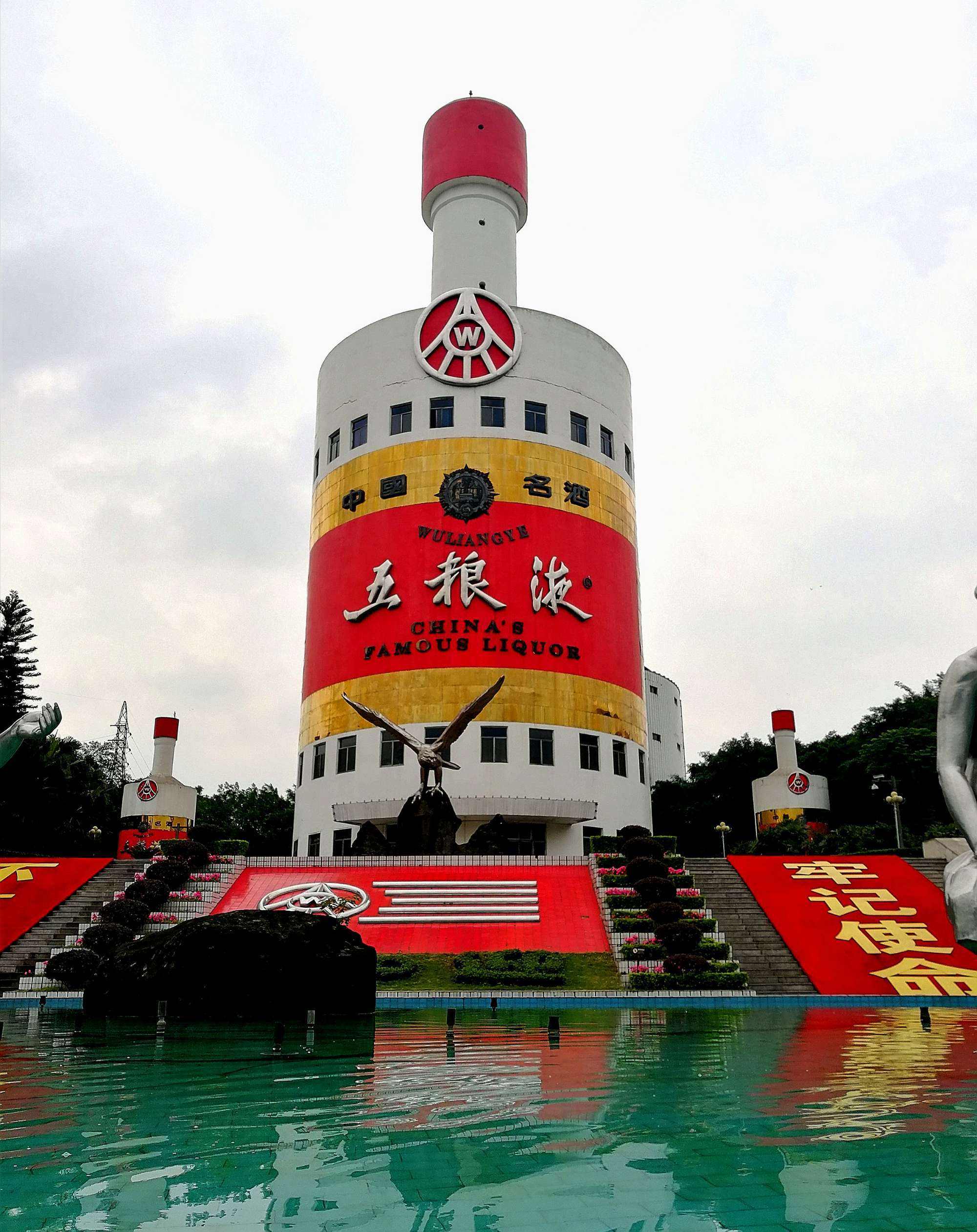 中国五大奇葩建筑巨型佛跳墙一天就被拆除柳州大夜壶上榜