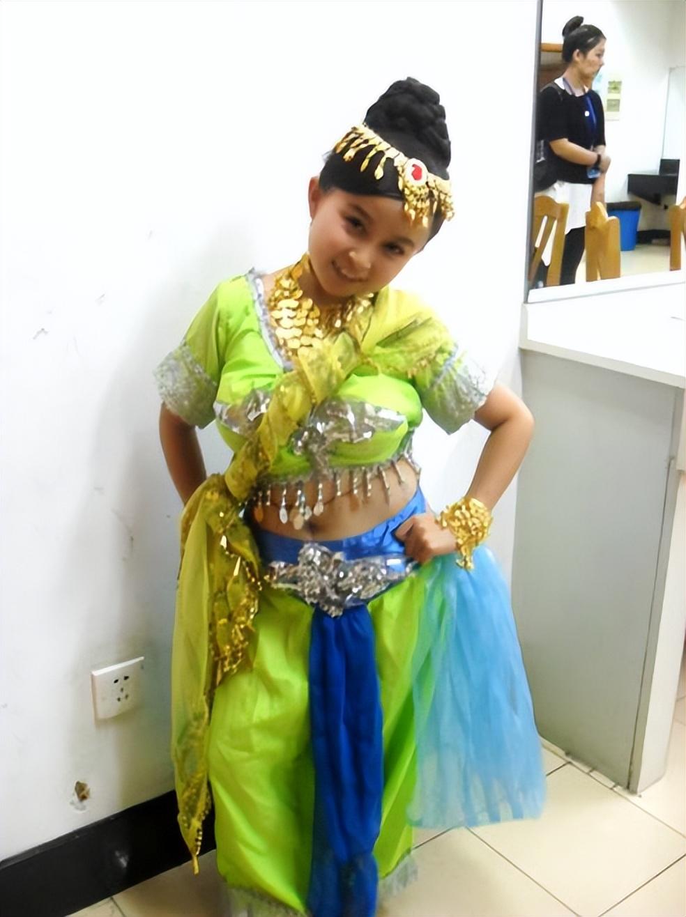 回顾朱洁身高不到1米3却被老公宠成小公主不敢生孩子成遗憾