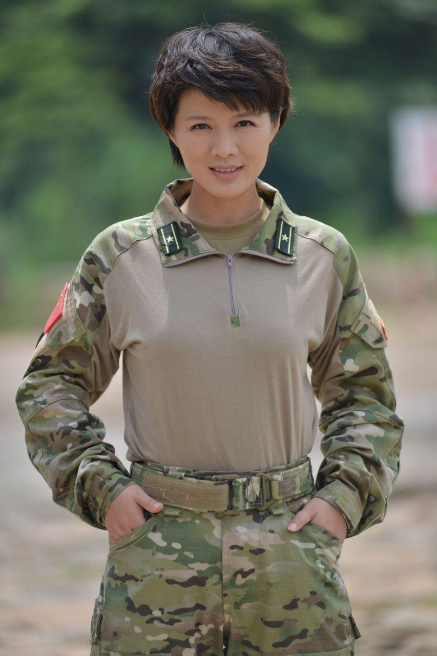 回顾程愫花21年捧红丈夫遭抛弃为儿子不愿再婚今完美逆袭