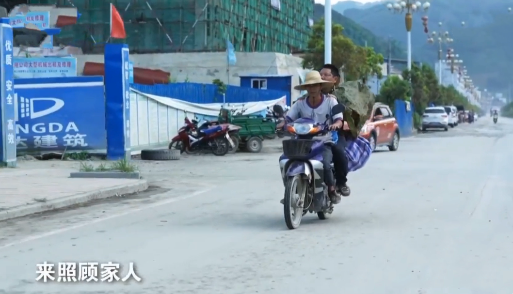 2018年大老板乔装农民工到工地上班第一天竟差点被开除