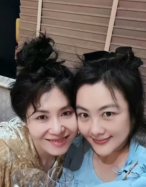 不生孩子李健结婚19年后与妻子的二人世界依旧很甜蜜