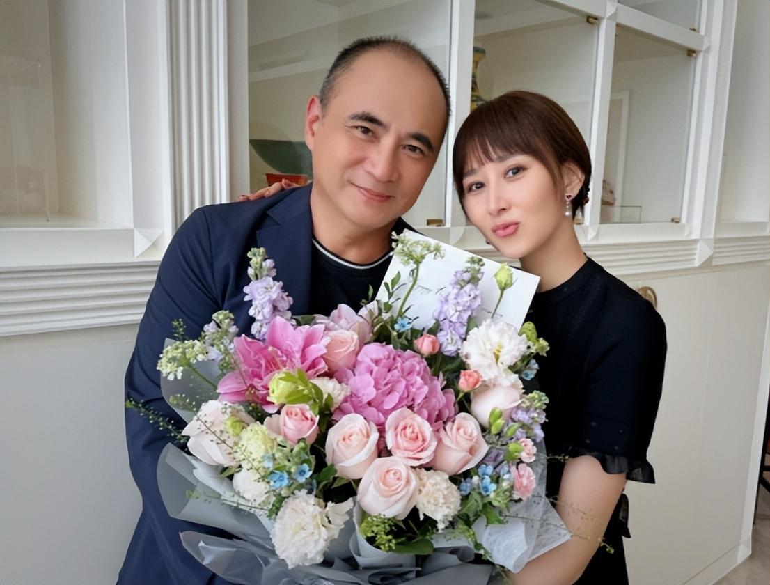 现在看46岁的胡静我才发现她是女演员中少有的人生赢家