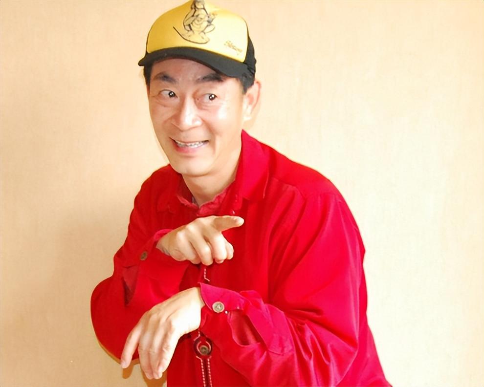 饰演孙悟空的六小龄童原名章金莱,是章氏猴戏的传人.